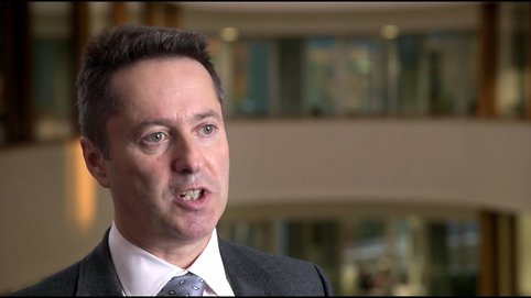 Prof. Dr. Ignacio Cirac received the Hamburg Prize for Theoretical Physics on November 12, 2015. In the video he answers three questions about his work. <br /> <br /> (only available in German)